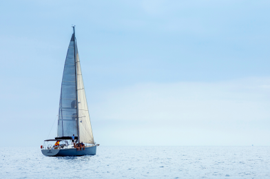 Navega por Barcelona y disfruta de su Skyline a vela